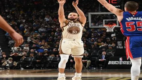 利物浦与水晶宫1-1握手言和，迪亚斯远射制胜，努涅斯染红离场