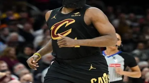 独家揭秘！连续20胜狂潮，NBA焦点对决：魔术对决雄鹿，巅峰盛宴不容错过！